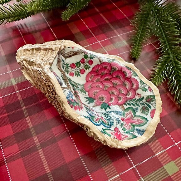 NWT Extra-Large Oyster Shell Winter Floral Decorative Dish - Picture 2 of 2